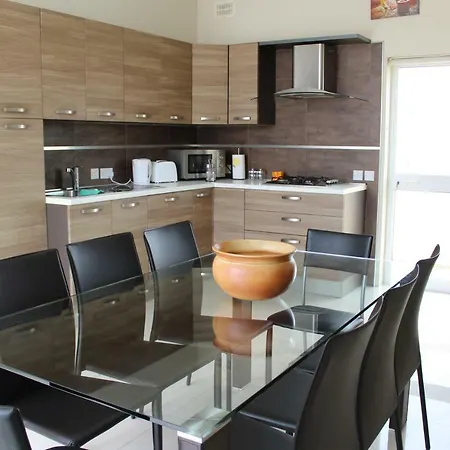 Windsor Penthouse 10 Apartment